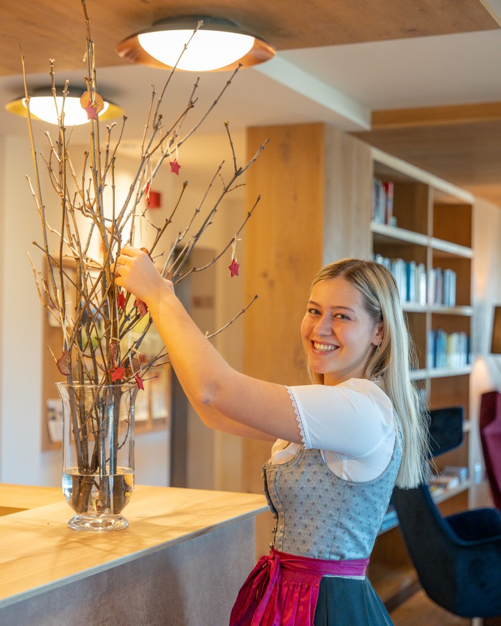 Leonie prepara i rami di Santa Barbara nel nostro albergo