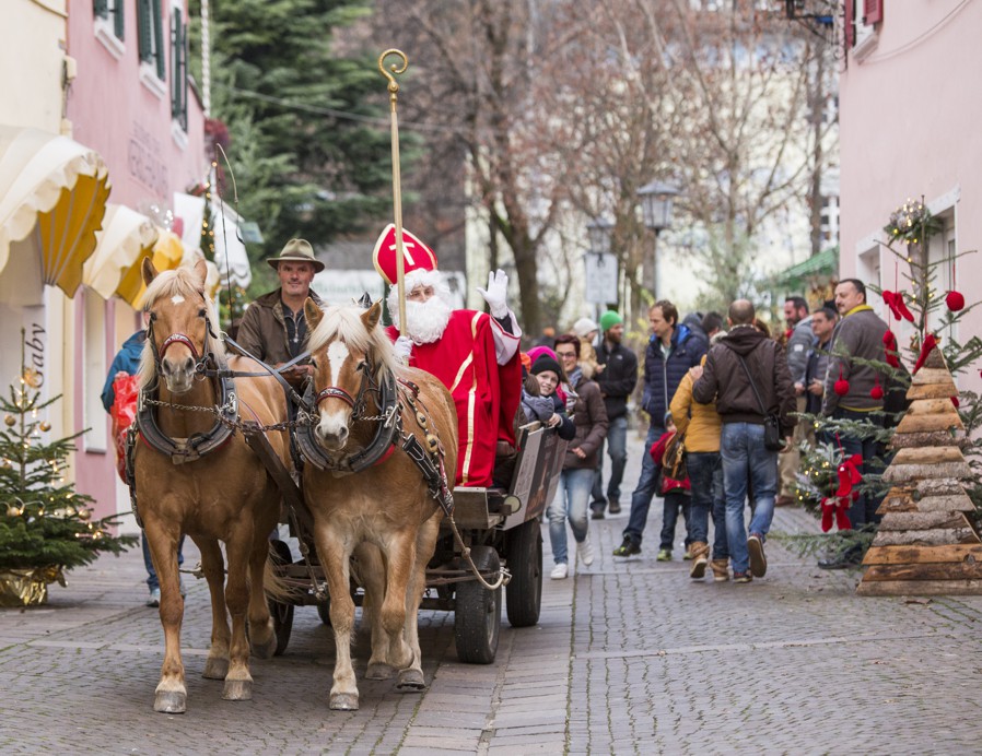 San Niccolò su carrozza trainata da cavalli